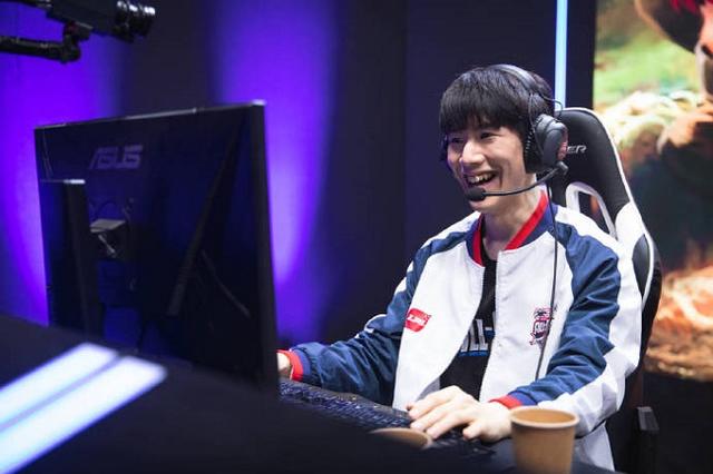 贴合队友时 贴合队友时